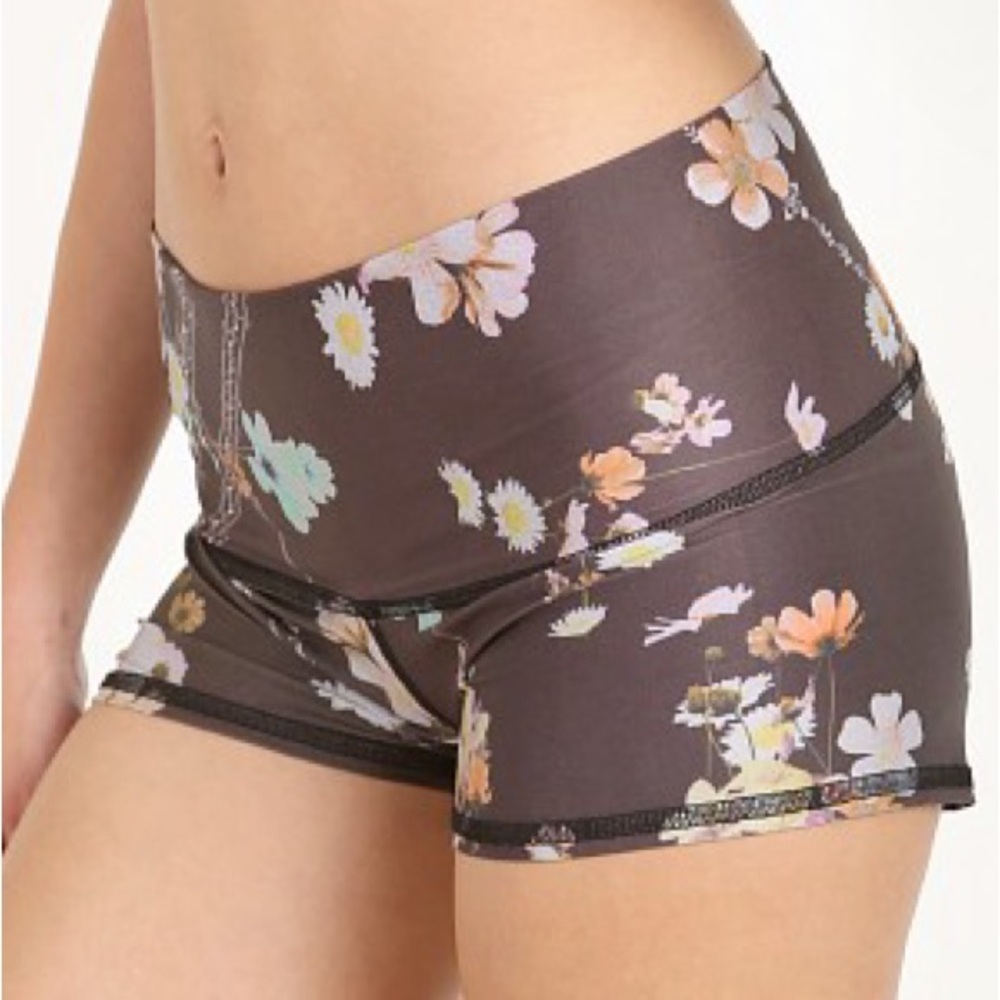 Teeki wildflower sun shorts size Small 🌼🌸🌻